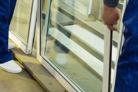 Commercial Glass Repair Technician in Aurora, IL